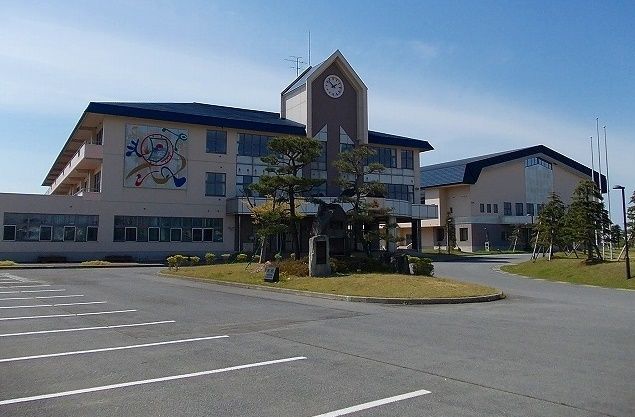 近くの八郎潟町立八郎潟中学校まで750m(徒歩10分)