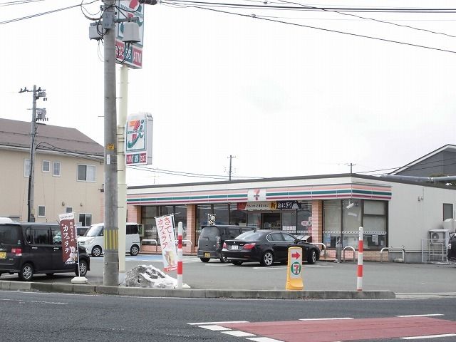 近くのセブンイレブンまで740m(徒歩10分)