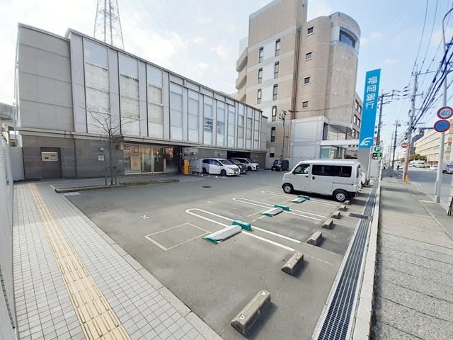 近くの福岡銀行福岡流通センター支店まで400m(徒歩5分)