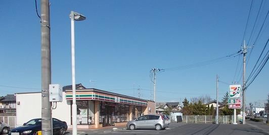 近くのセブンイレブン小見店まで400m(徒歩5分)