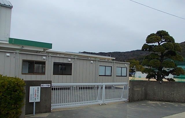 近くの内原小学校様まで280m（徒歩4分）