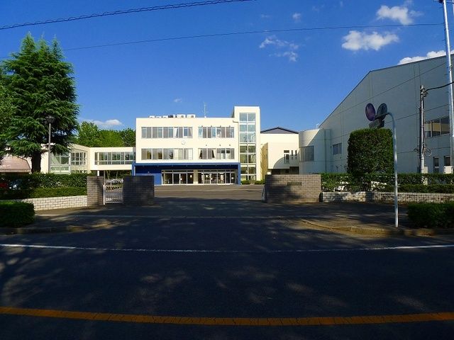 近くの大泉町立北中学校まで1,300m(徒歩17分)