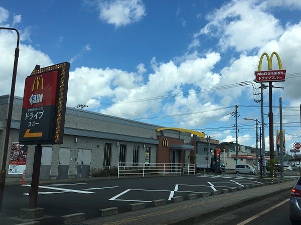 近くのマクドナルドまで800m（徒歩10分）