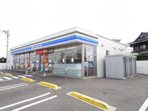 近くのローソンさんまで280m（徒歩4分）