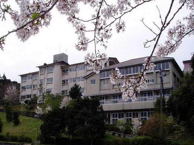 近くの中学校まで550m（徒歩7分）