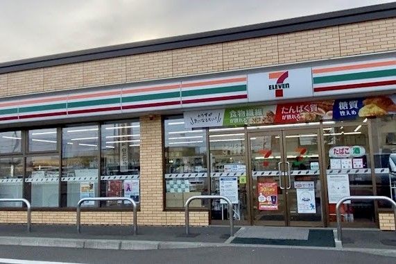 近くのセブンイレブンまで400m（徒歩5分）