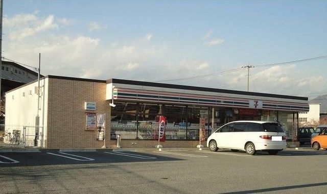 近くのセブンイレブン甲州熊野橋西店まで2,200m（徒歩28分）