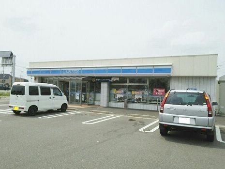 近くのローソン長岡左近店まで310m（徒歩4分）