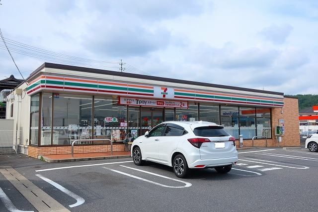 近くのコンビニまで800m（徒歩10分）