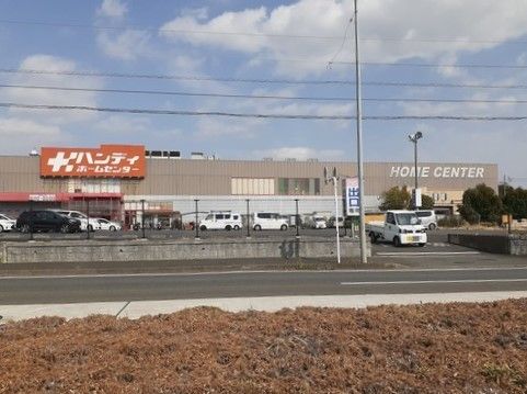 近くのホームセンターまで750m（徒歩10分）