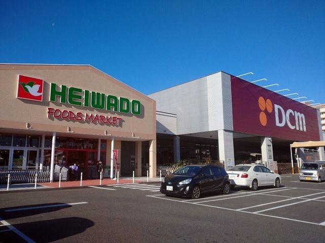 近くの平和堂 元塩店まで1,300m（徒歩17分）