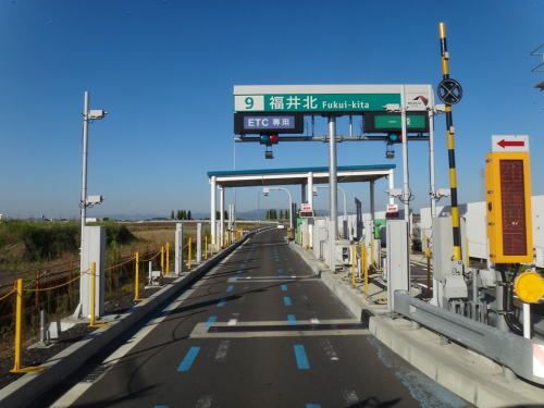 近くの福井北ＩＣまで1,600m（徒歩20分）
