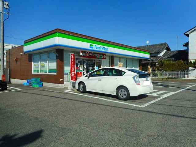近くのファミリーマート矢田小南店まで800m(徒歩10分)