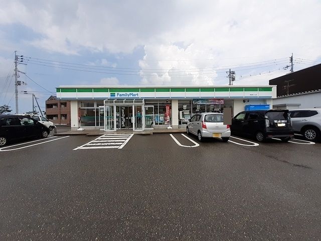 近くのファミリーマート　横越茜ヶ丘店まで550m（徒歩7分）