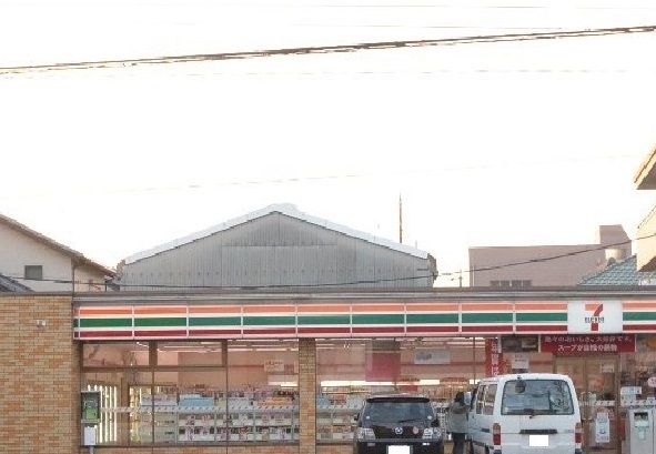 近くのセブンイレブンまで80m（徒歩1分）