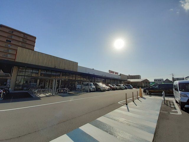近くのサニーマート とさのさと御座店まで700m（徒歩9分）