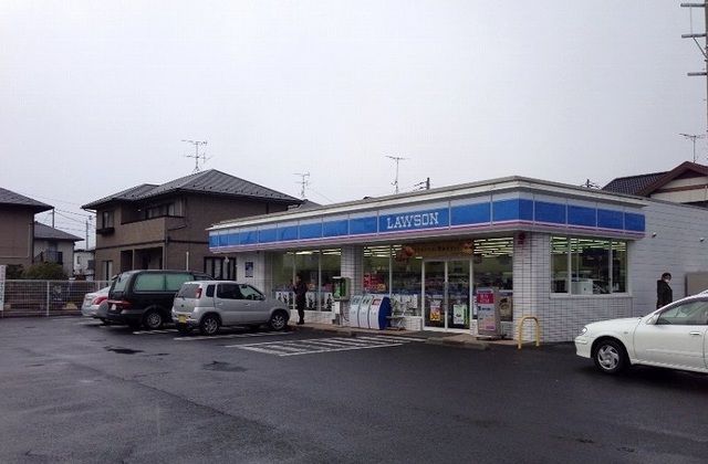 近くのコンビニまで300m（徒歩4分）