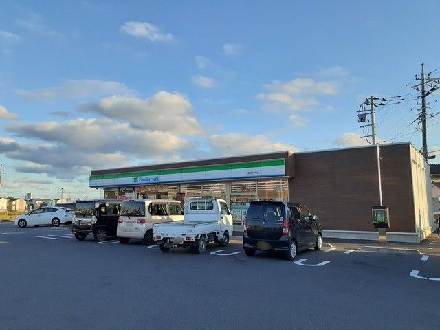 近くのファミリーマート那珂竹ノ内店まで1,309m（徒歩17分）