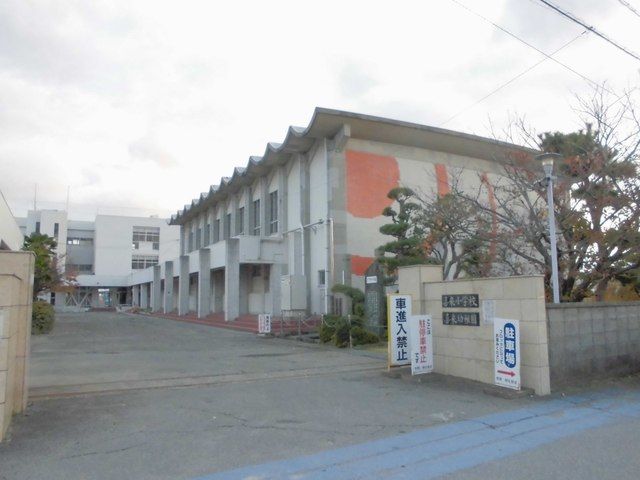 近くの喜来小学校まで450m(徒歩6分)
