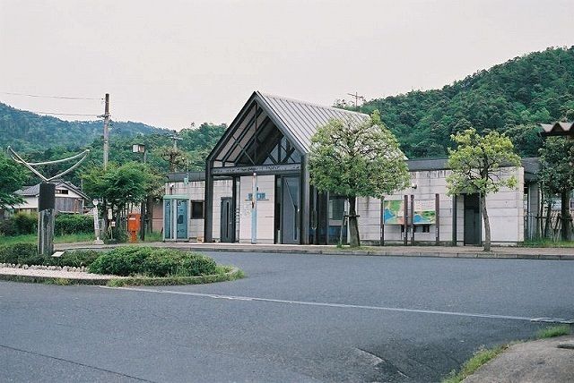 近くの岩滝駅まで1,600m（徒歩20分）