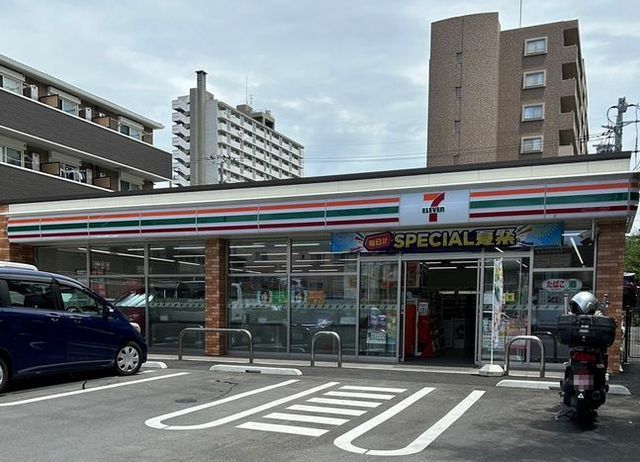 近くのセブンイレブンまで450m（徒歩6分）