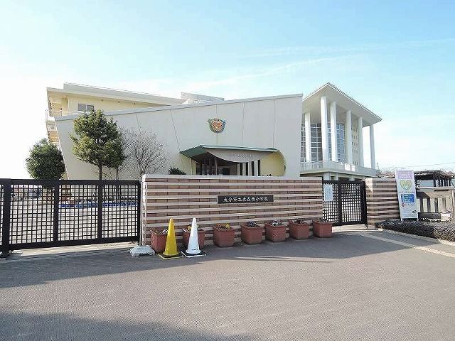 近くの大在西小学校まで500m（徒歩7分）