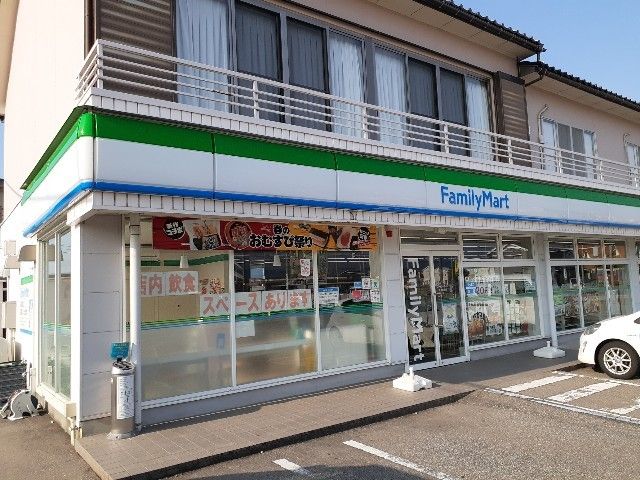 近くのファミリーマート上市上経田店まで500m(徒歩7分)