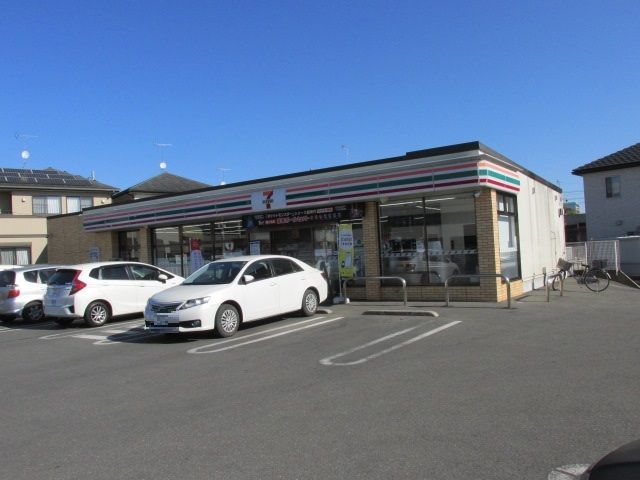 近くのセブンイレブン戸祭４丁目店まで500m（徒歩7分）