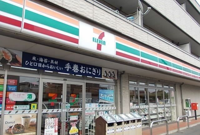 近くのセブンイレブン成田御所の内店まで270m(徒歩4分)