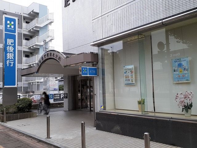 近くの肥後銀行南熊本支店まで400m（徒歩5分）