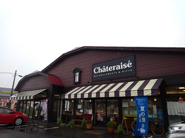 近くのシャトレーゼ小山城南店まで100m(徒歩2分)