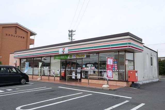 近くのセブンイレブンまで550m（徒歩7分）