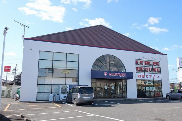 近くのセカンドストリートまで900m（徒歩12分）