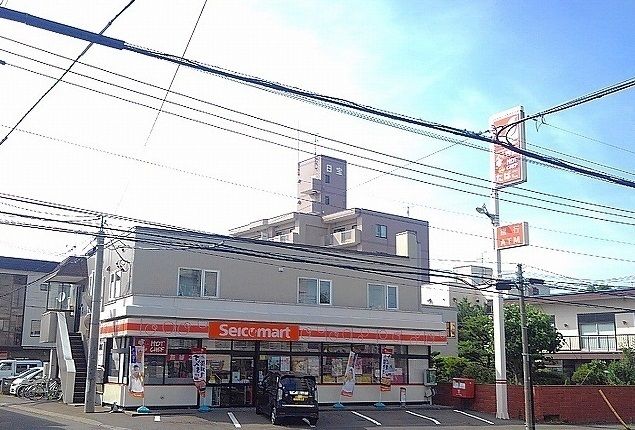 近くのコンビニまで450m（徒歩6分）