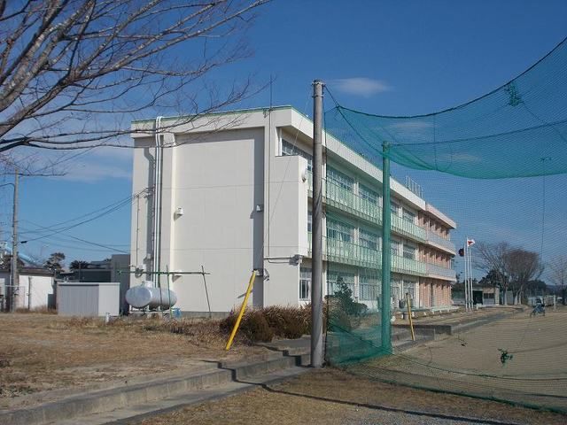 近くの掛川市立中小学校まで600m（徒歩8分）