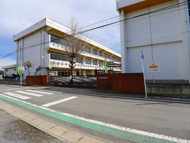 近くの館林市立第五小学校まで1,200m（徒歩15分）