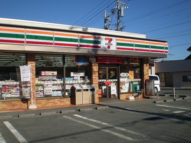 近くのセブン-イレブン掛川インター店まで850m（徒歩11分）