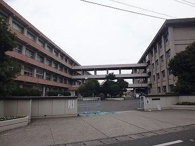 近くの原川中学校まで600m（徒歩8分）