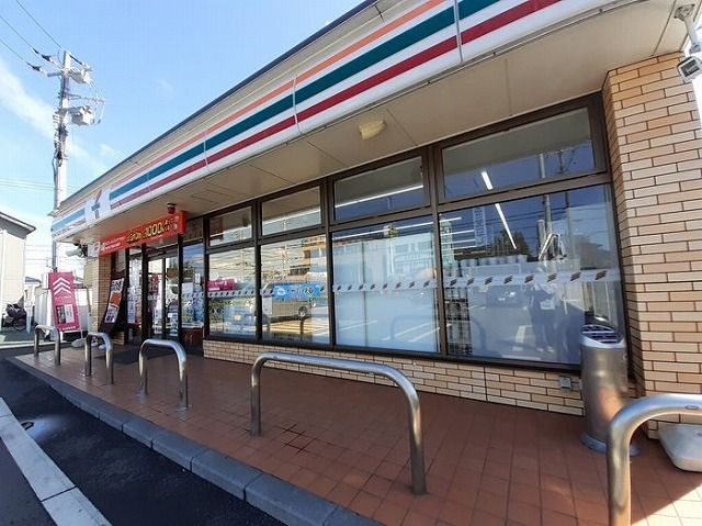 近くのセブンイレブンまで700m(徒歩9分)