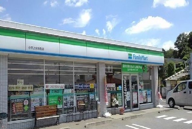 近くのファミリーマートまで630m（徒歩8分）