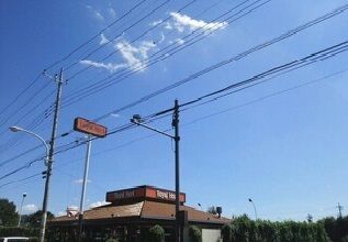 近くのロイヤルホストまで640m（徒歩8分）