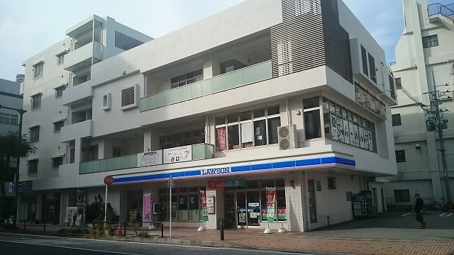 近くのローソン那覇東町店まで350m（徒歩5分）
