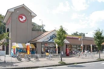 近くのマツモト綾部店まで2,400m（徒歩30分）