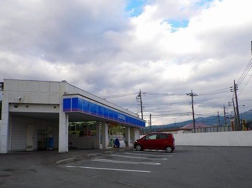 近くのローソン 裾野バイパス岩波店まで750m(徒歩10分)