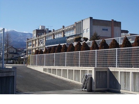 近くの福島市立荒井小学校まで180m（徒歩3分）
