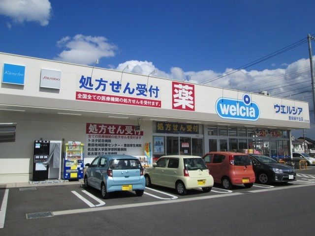 近くのファミリーマートまで350m（徒歩5分）