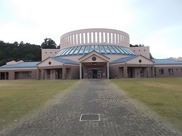 近くの水戸市立西部図書館まで1,100m（徒歩14分）