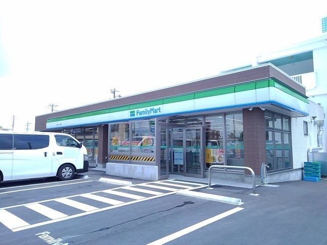 近くのコンビニまで650m（徒歩9分）