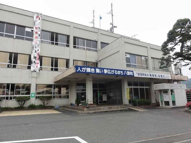 近くの八頭町役場まで1,000m（徒歩13分）