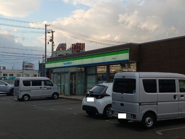 近くのファミリーマート 小浜駅前店まで850m（徒歩11分）